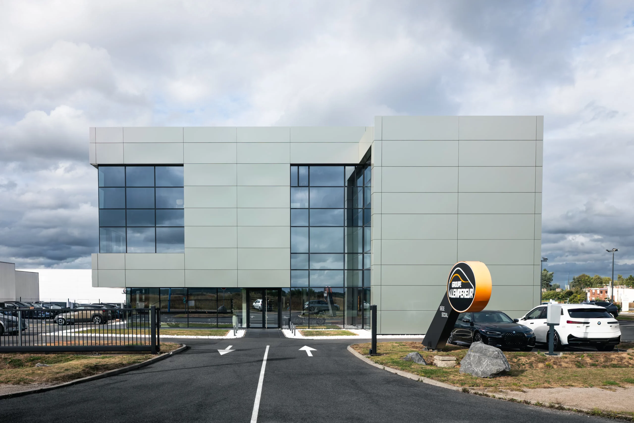 Bâtiment extérieur concessions groupe Lempereur