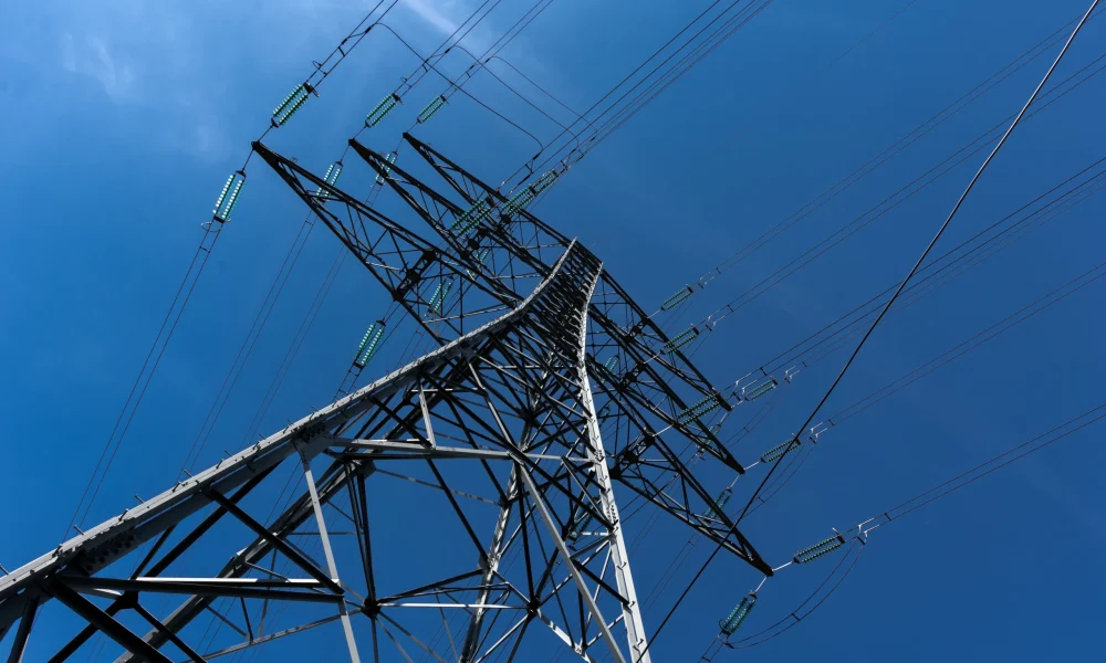 Vue bas pylône électrique